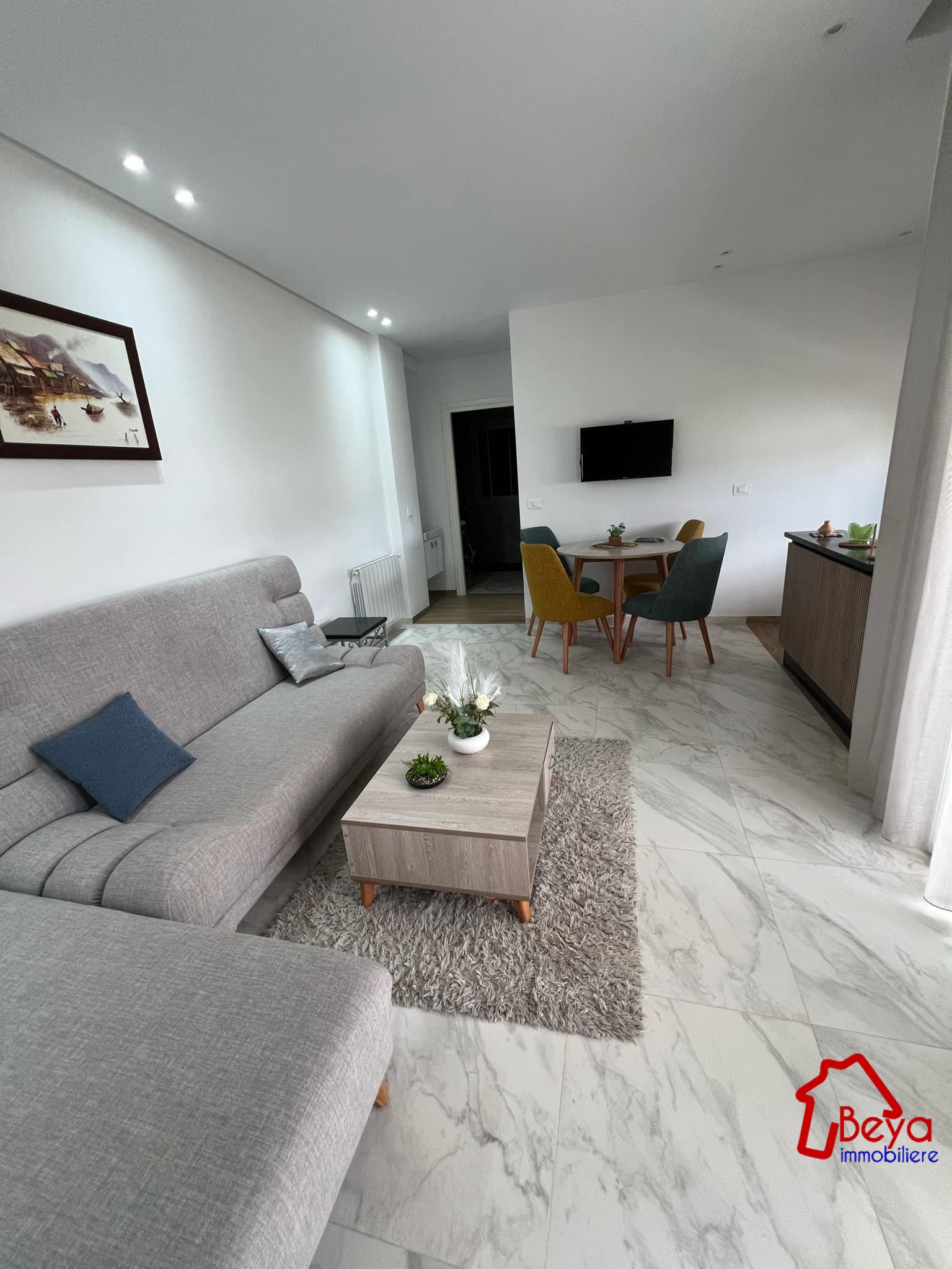 Un appartement avec meuble vam039