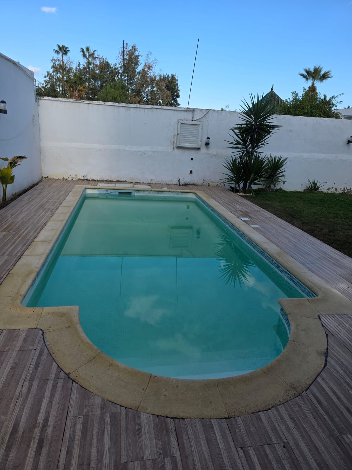 Villa avec piscine a la soukra