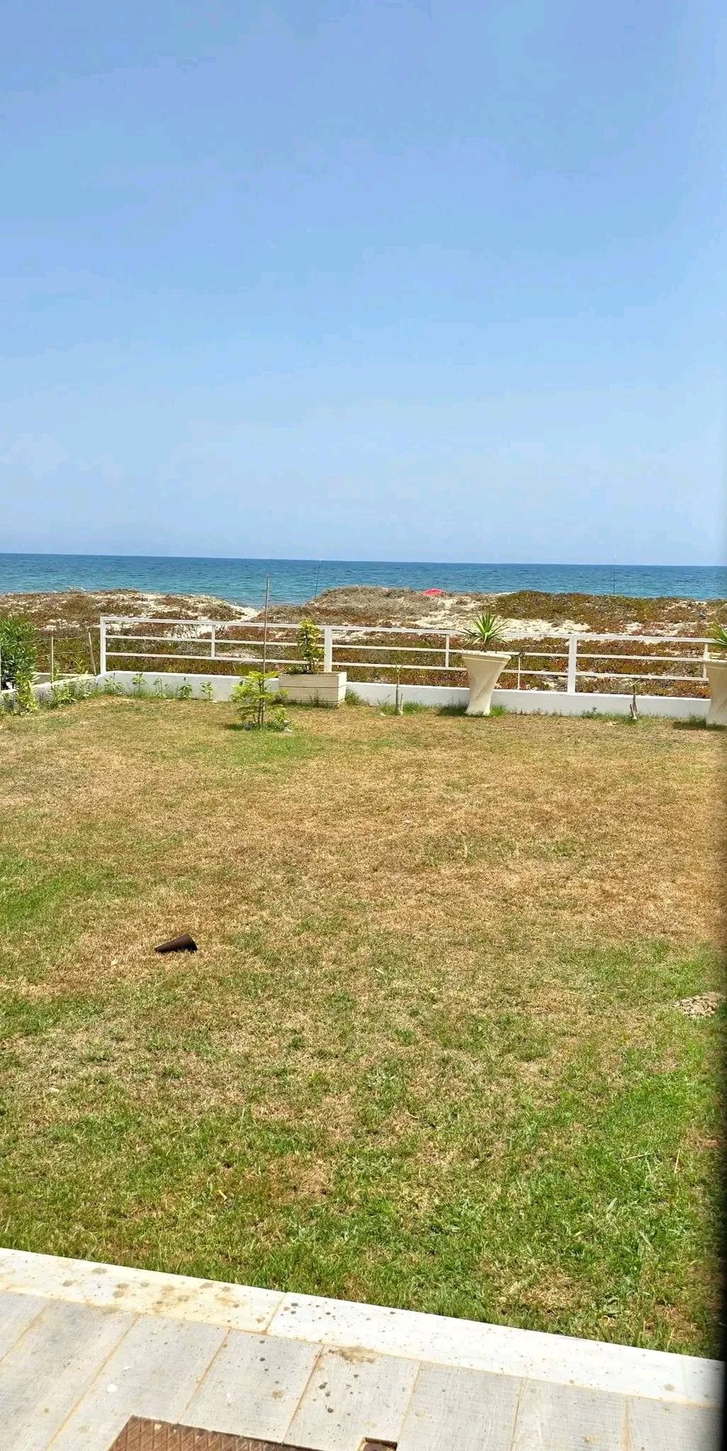 Appartement avec piscine pieds dans l'eau