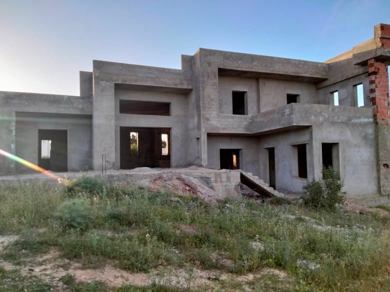 Sanheja une villa à moitié construite