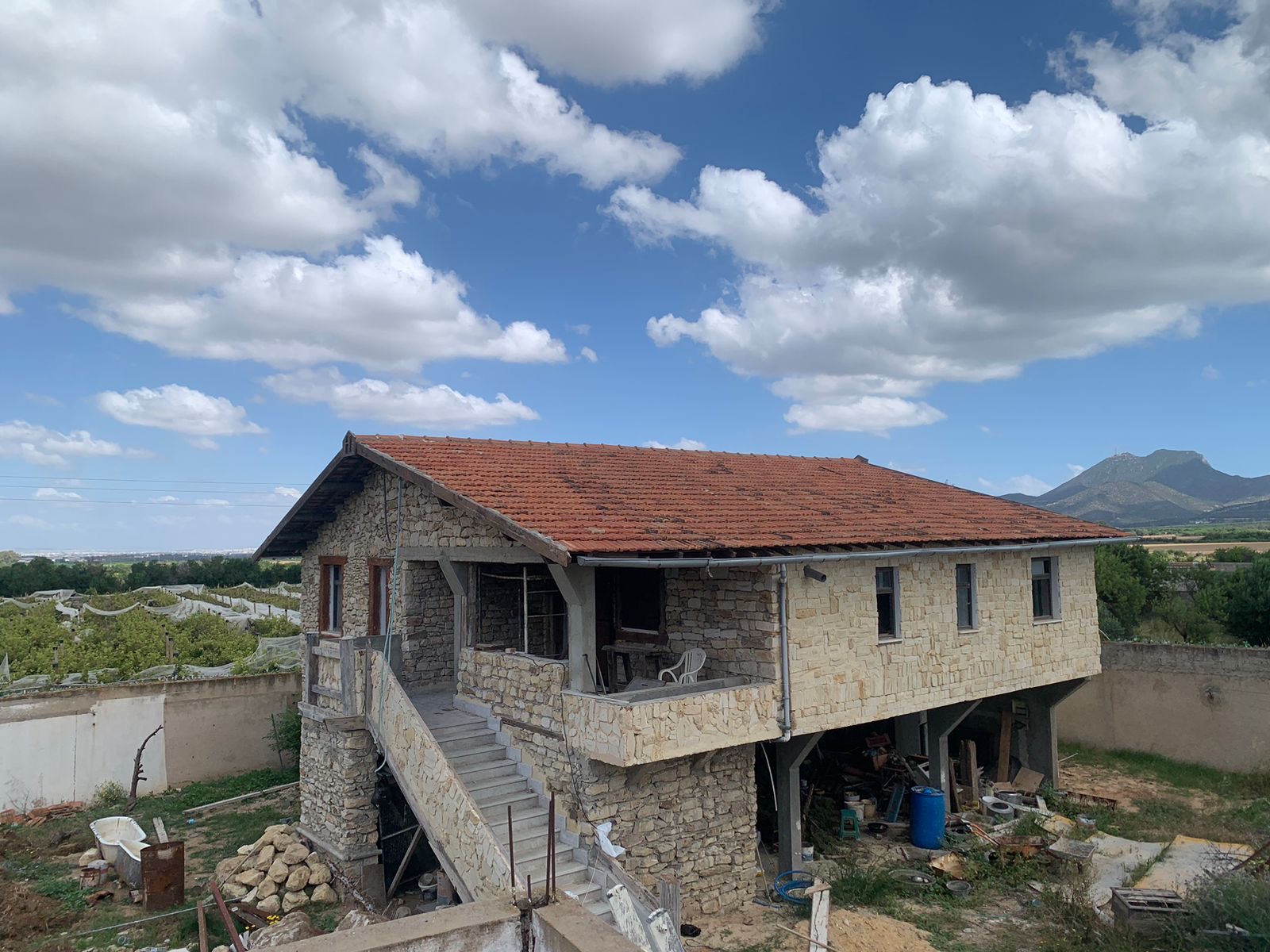 Ventre maison avec terrain à ne pas rater
