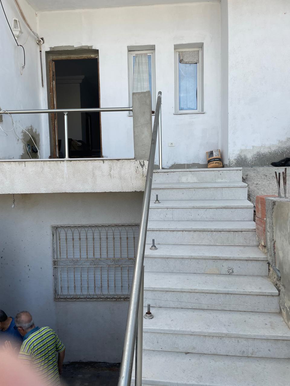 Villa 2 niveaux séparée à el ghazela