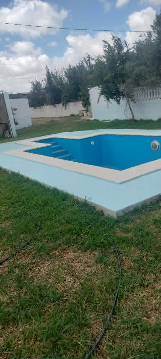 Maison avec un piscine 800m2