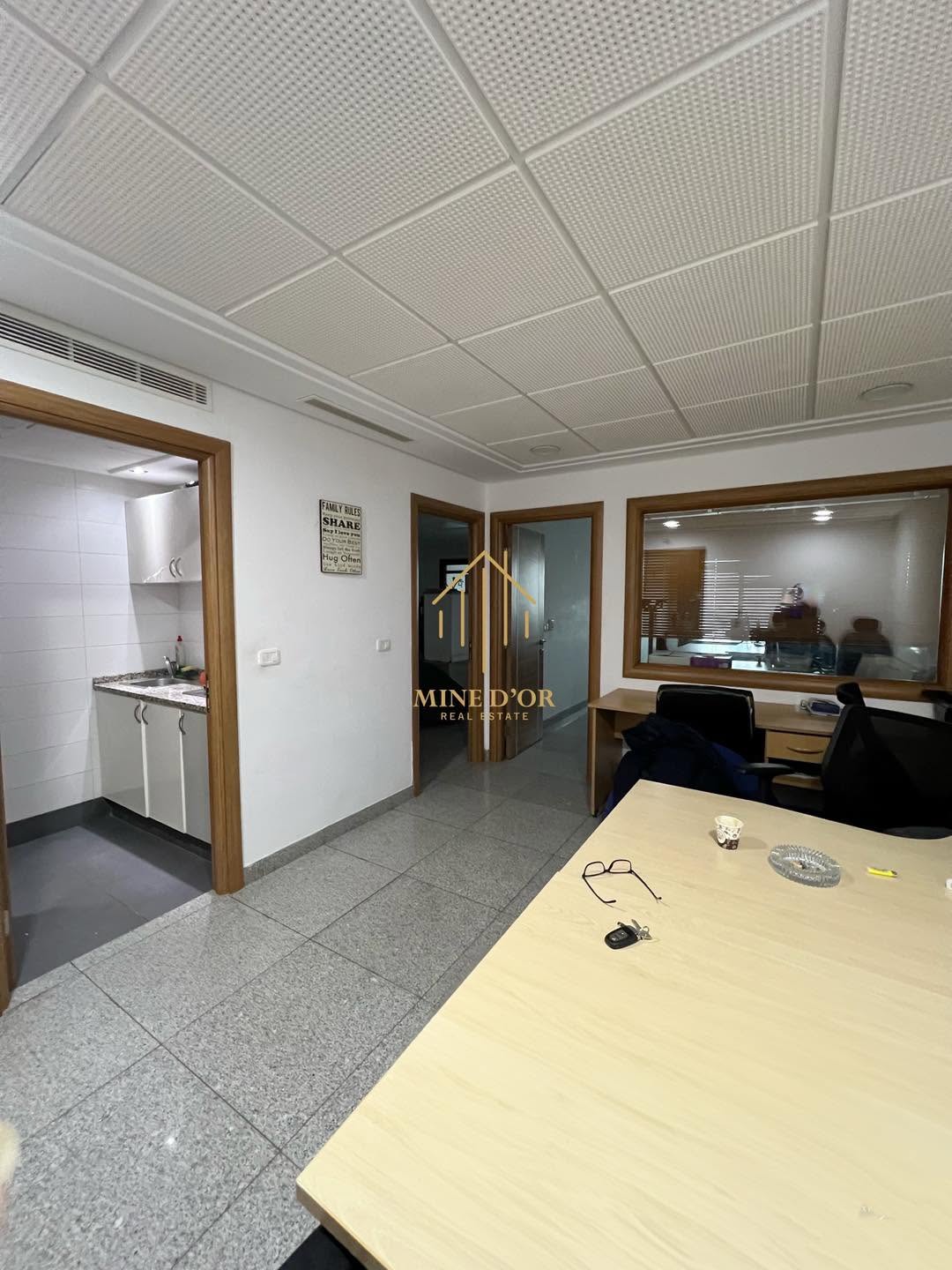 Av bureau 130m haut standing au centre urbain nord