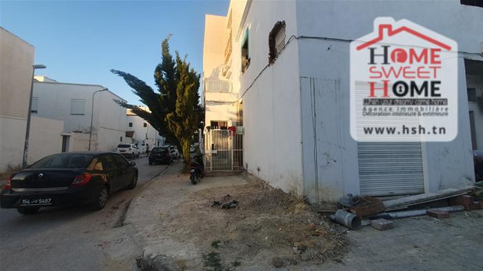 Local commercial razan à la soukra