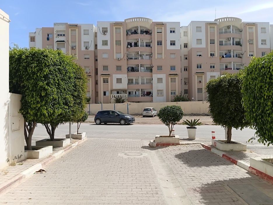 Appart rdc residence elbousten bor louzir