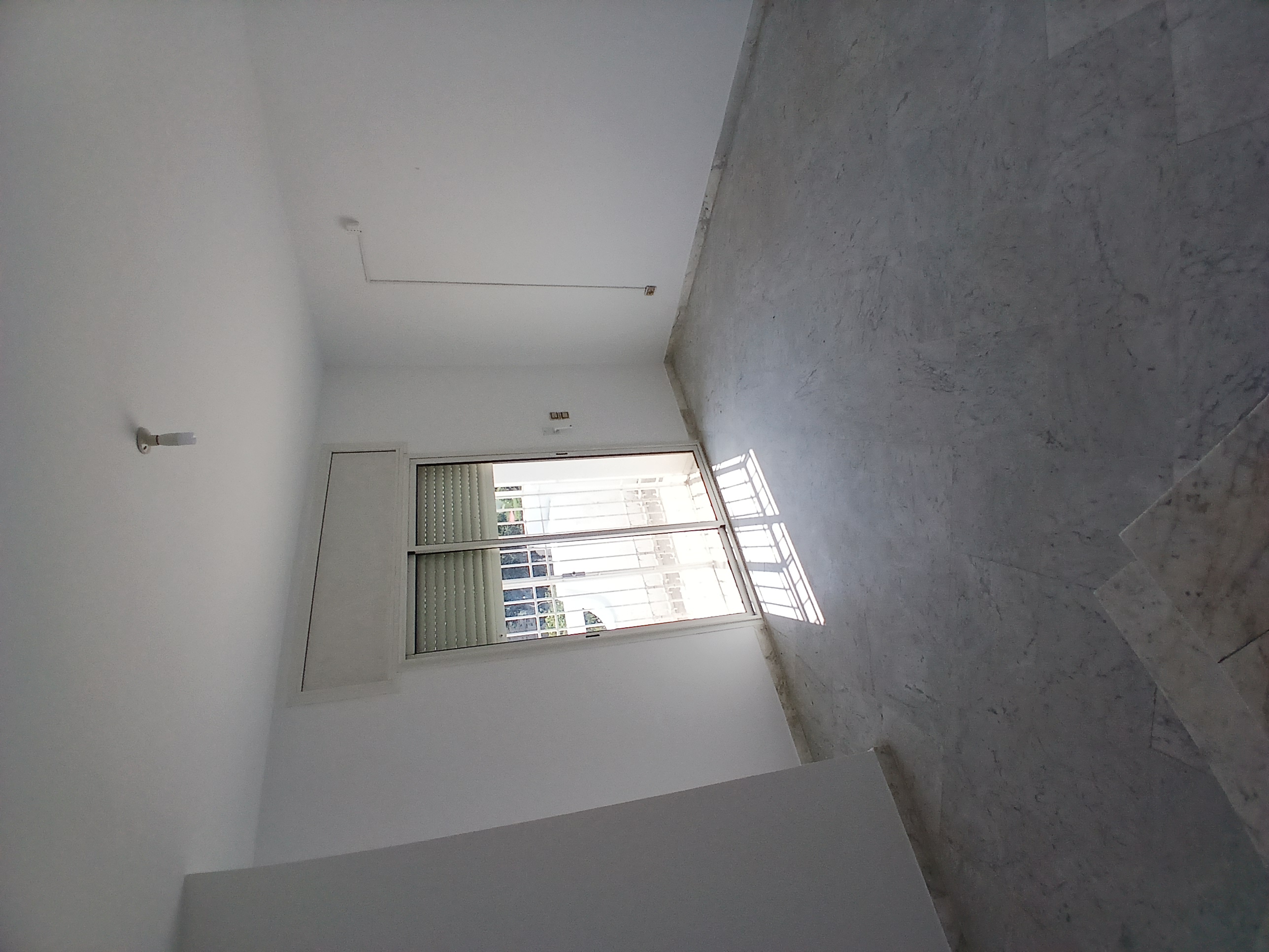 Villa sur artère commercial menzah 9