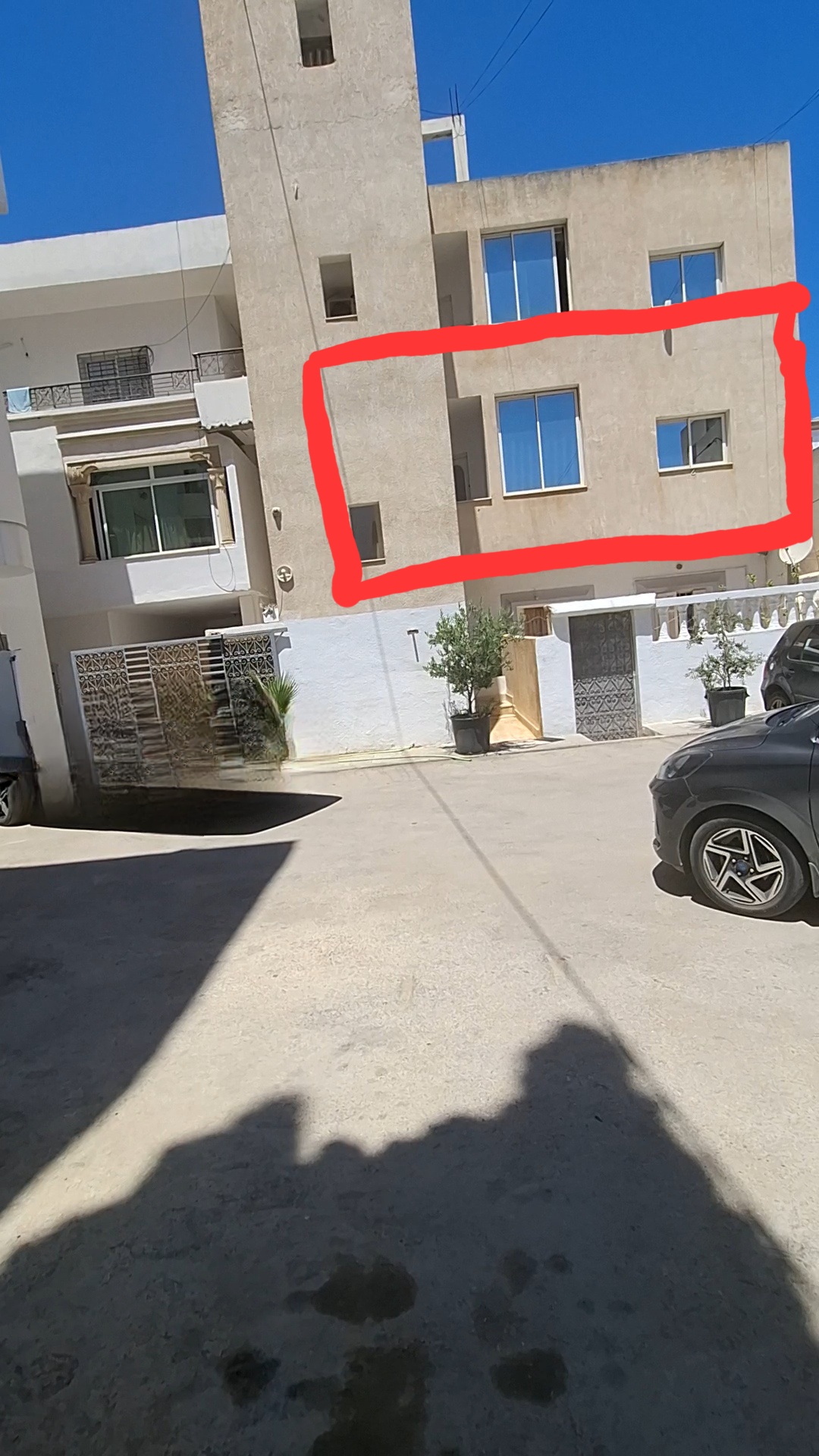 Appart au premier étage sur autoroute la marsa