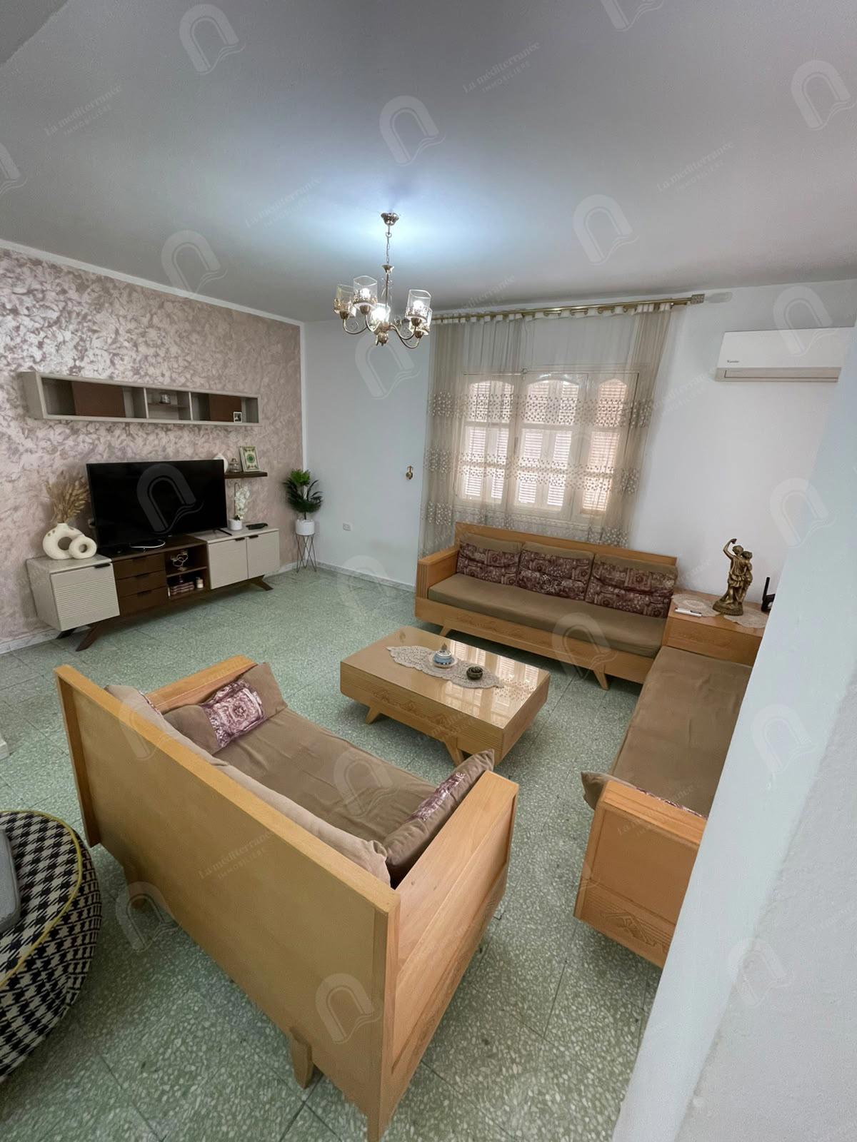 Etage de villa 2s2 hst au bardo hedi haker