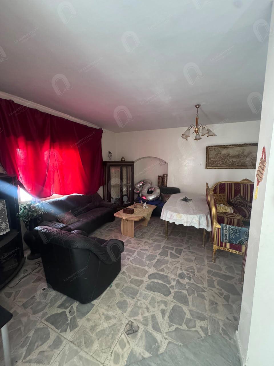 Une villa d'angle sur deux niveau