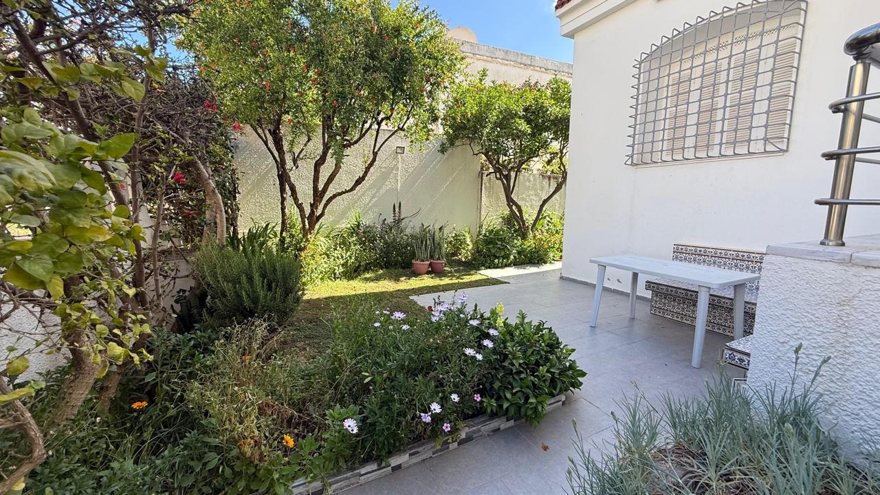 Villa s5 de 439 m a cite el ghazela