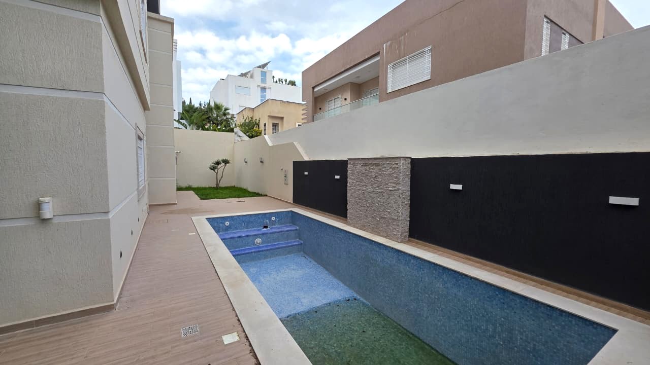 Villa de 500 m aux jardins d'el menzah 2