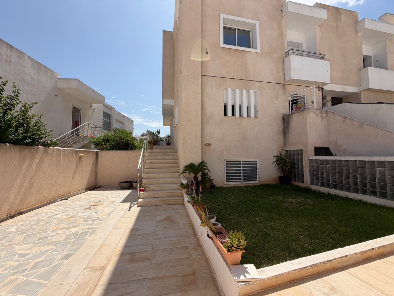 2en1 villa jumelée avec rdj indépendant