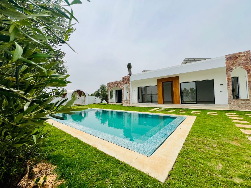 V600 villa yanis in