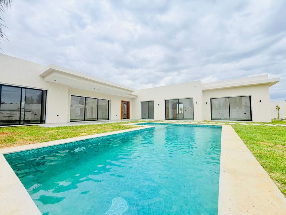 V672 villa la roseraie in