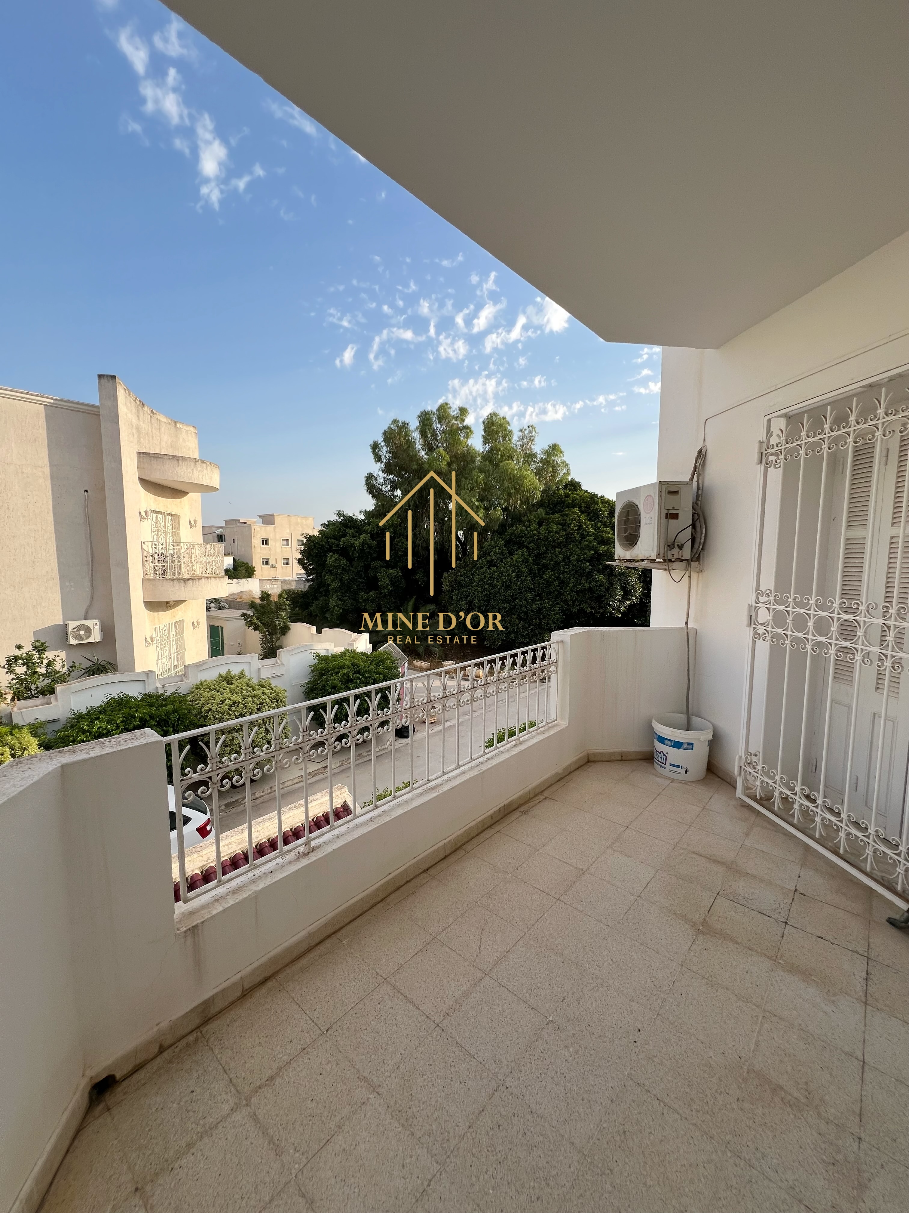 Av villa sur deux niveaux a mnihla