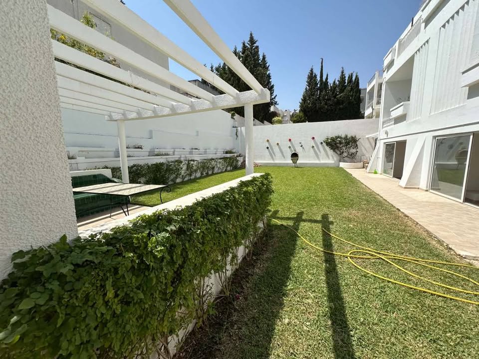 Magnifique villa avec trois niveaux i à menzah 9
