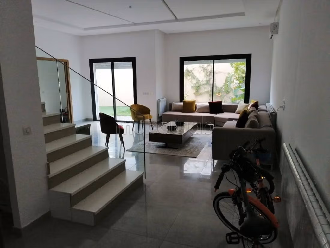 Joli Duplex vide avec jardin à la Marsa