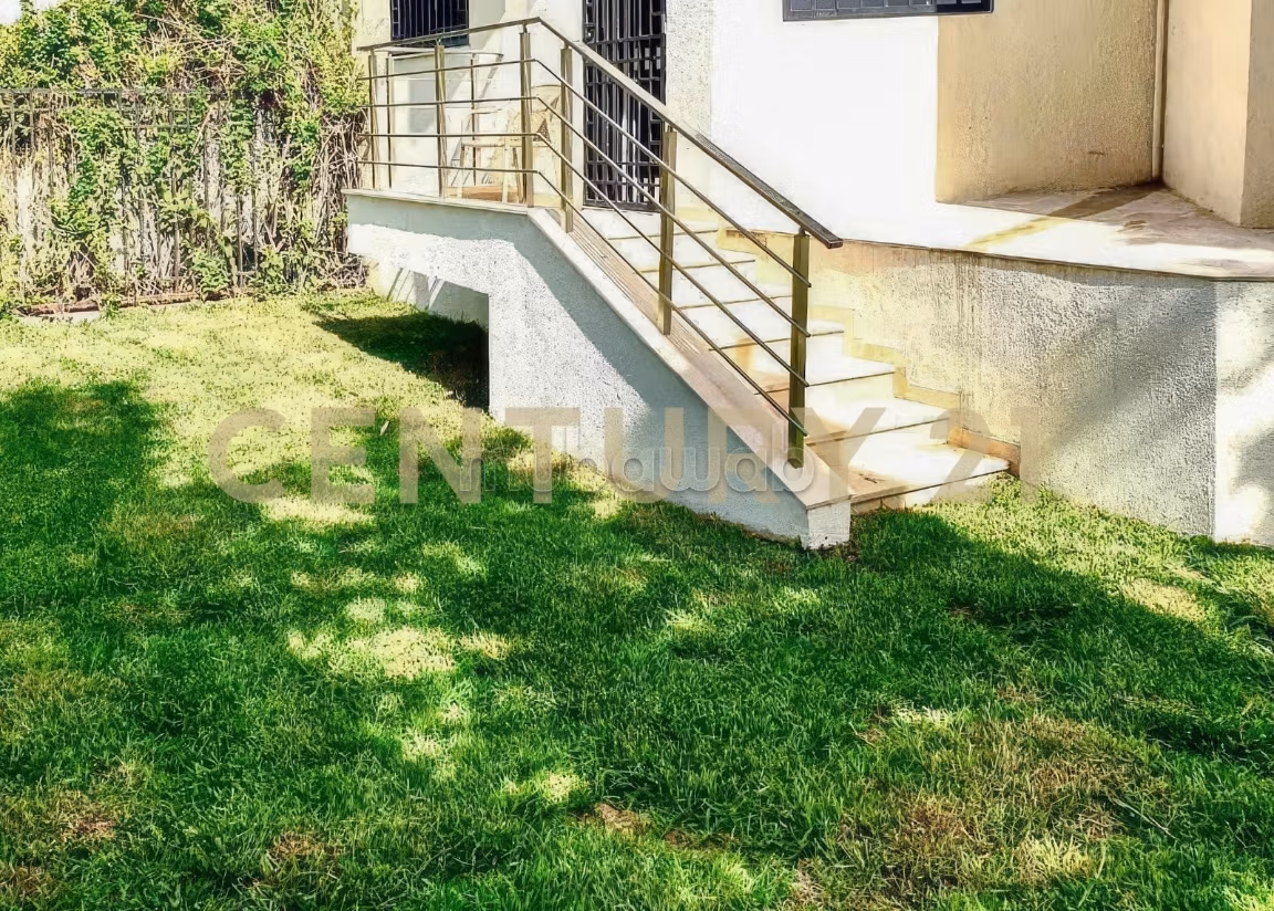À louer un S2 meublé avec jardin situé au Lac 2