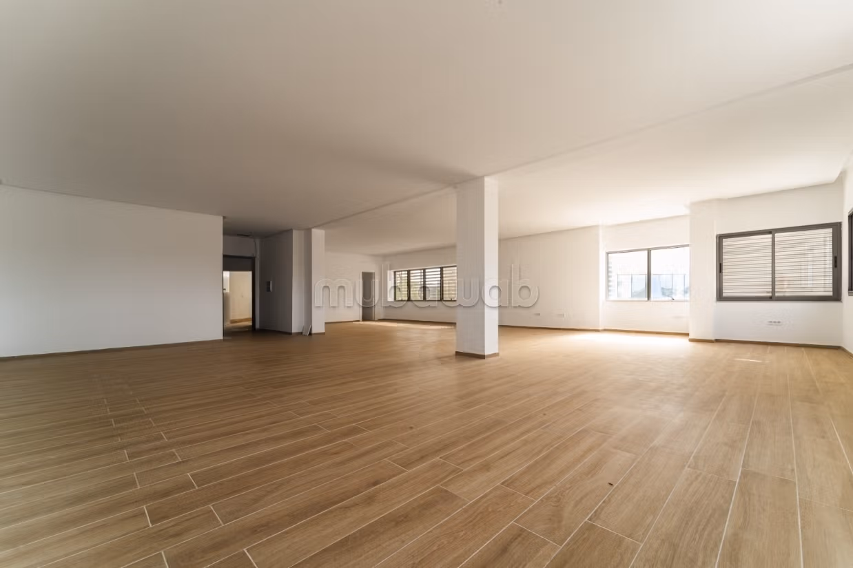 À louer un open space de 173m² situé aux Lac 2