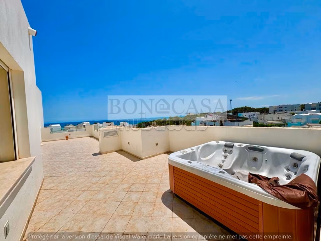 Penthouse S4 vue mer avec jacuzzi à louer à Gammarth