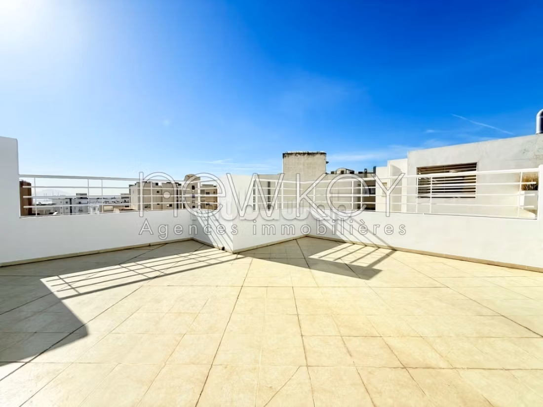 Appartement s2 vide aux berges du lac 2