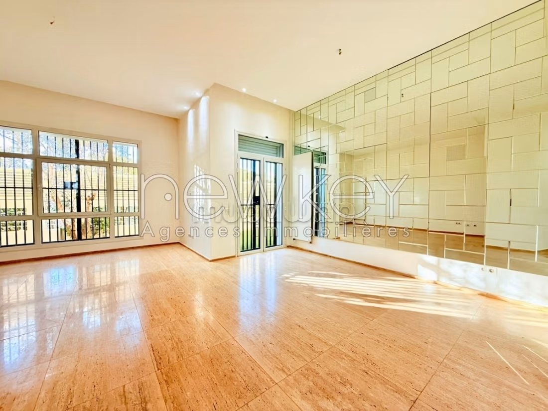 Appartement S3 vide avec jardin au Lac 2