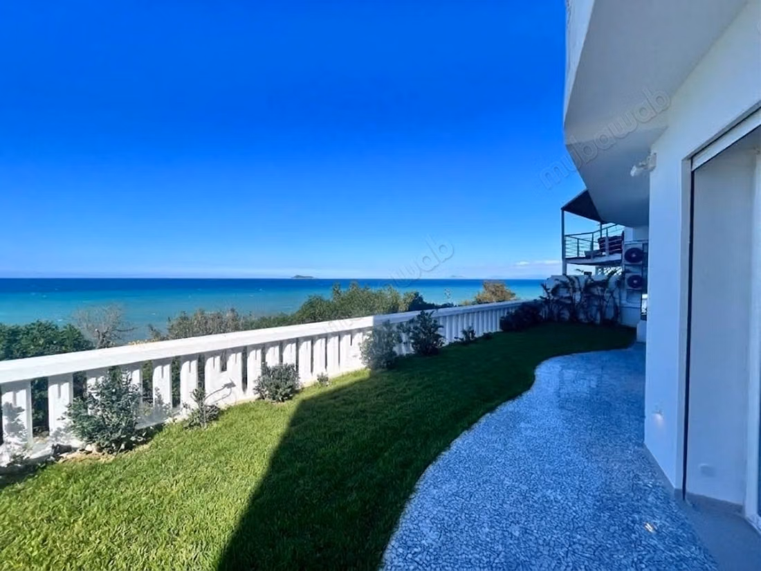S3 jamais habité, jardin et accés direct a la mer