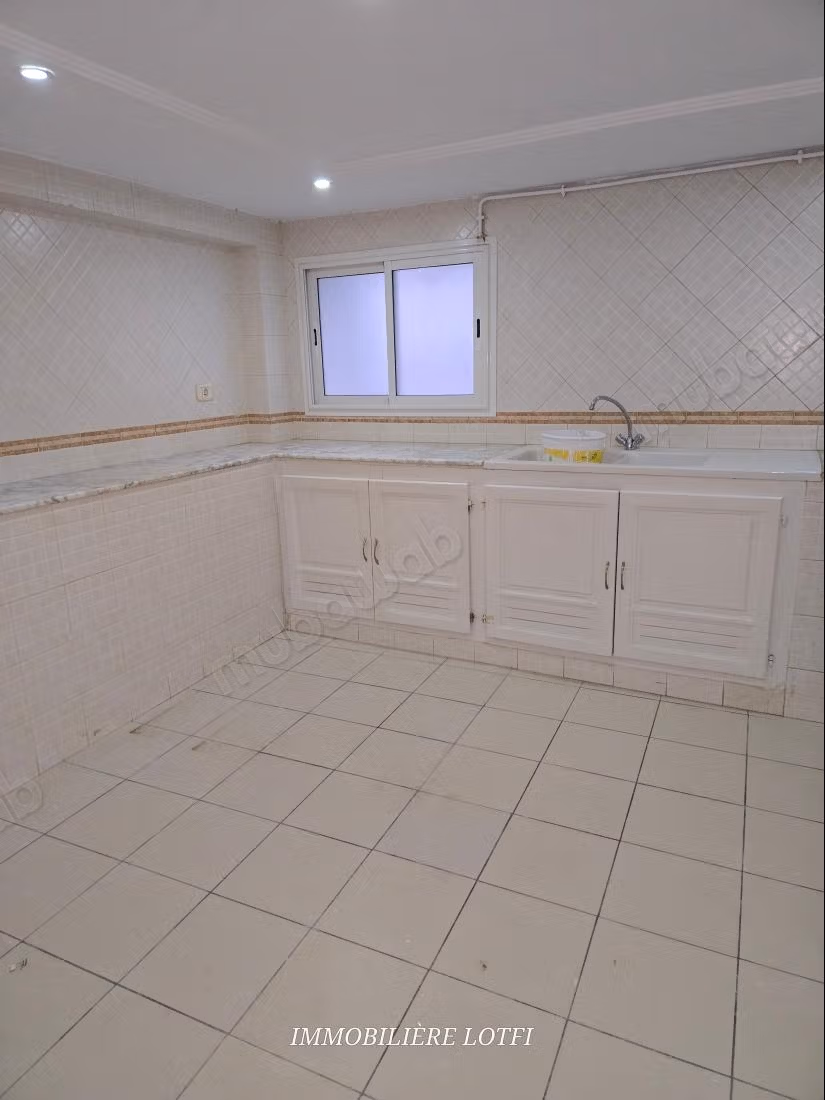 Superbe appartement à louer à La Marsa Ville. Surface totale 155 m²