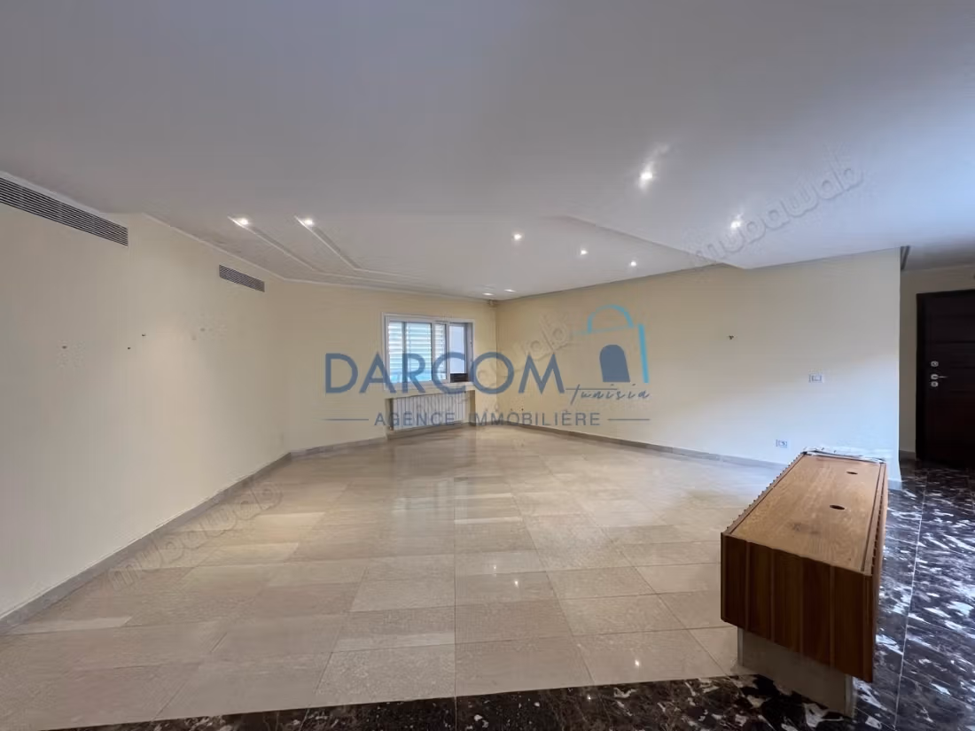 S4 de 280 m² aux Jardins de Carthage
