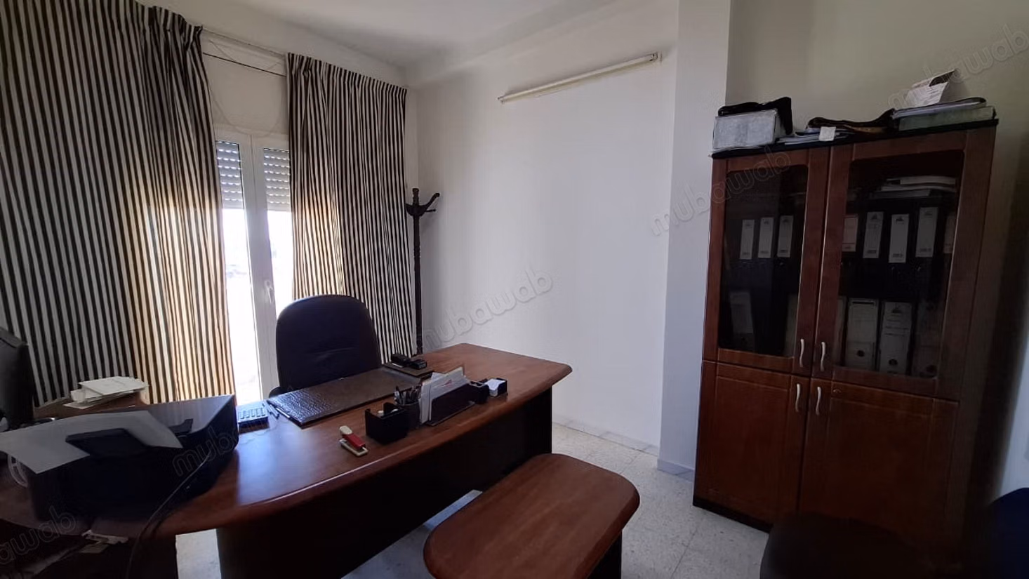 Un bureau pour la vente