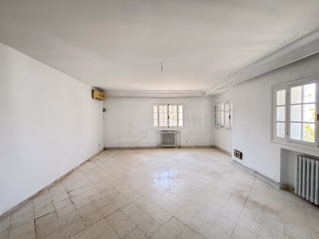 Bureau hall7 de 250m2 à Mutuellville