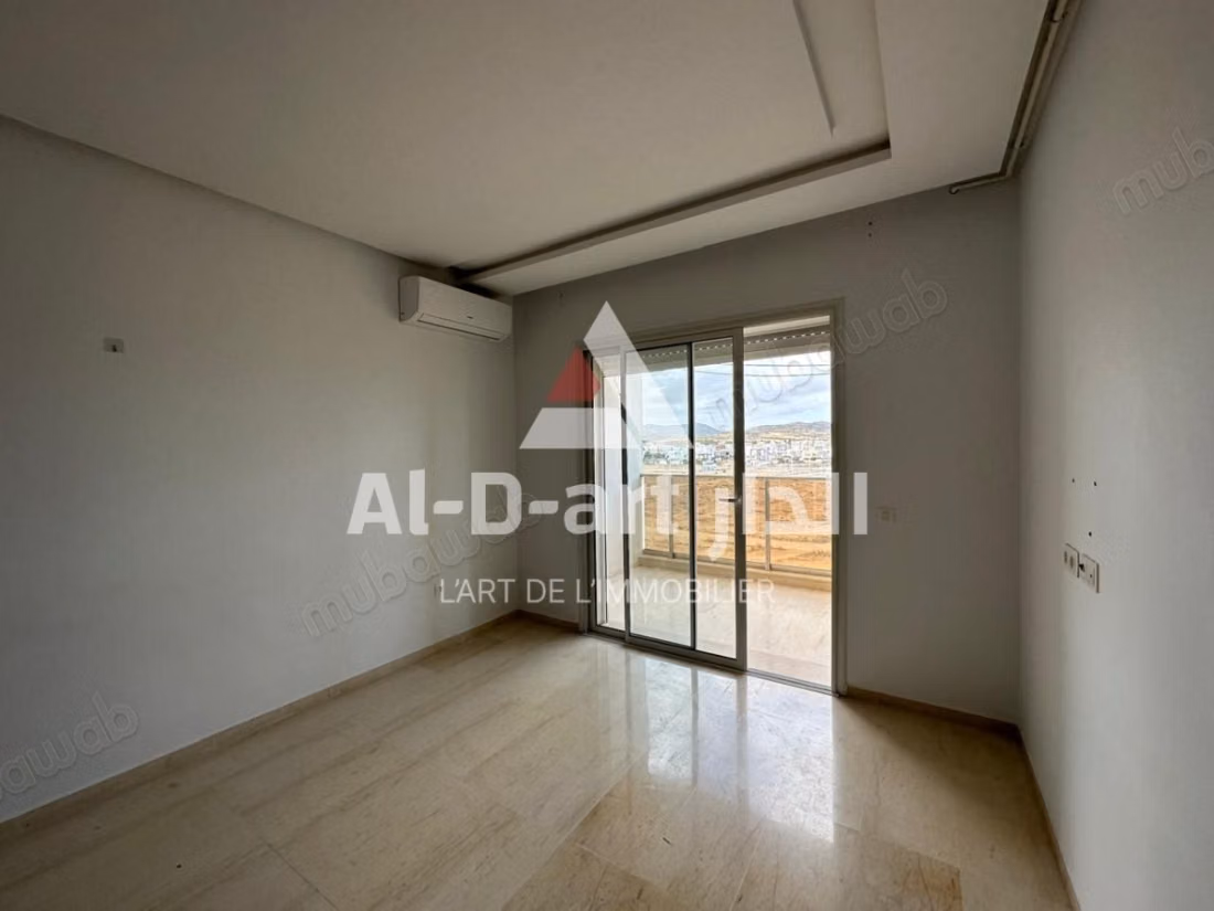 Un appartement s1 vide pour la location annuelle