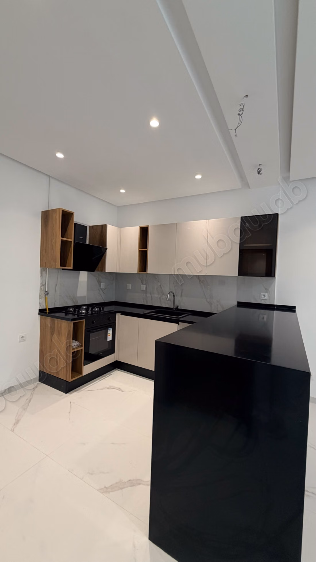 S1 À LOUER – NOUVELLE SOUKRA Jamais habité – Haut standing Nouvelle Soukra ️ S1 moderne et lumineux ️ Kitchenette équipée Résidence récente et sécurisée Loyer: 1 200 DT Contact: ***-******