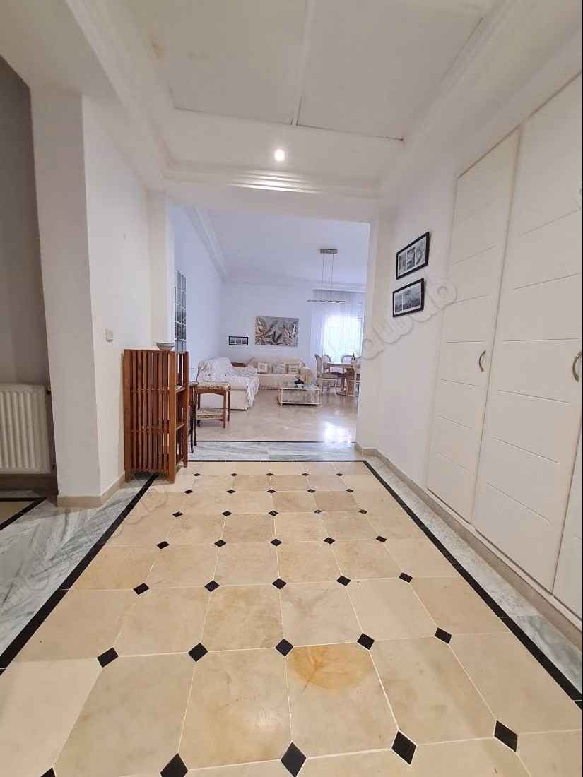 Bel appartement en location à La Marsa Ville. 3 grandes pièces. Bien meublé